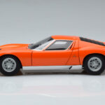 Lamborghini Miura SV Oranžna AUTOart 1:18 - image 5 of 8