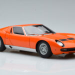 Lamborghini Miura SV Oranžna AUTOart 1:18 - image 6 of 8