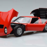 Lamborghini Miura SV Rdeča AUTOart 1:18 - image 2 of 8