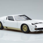 Lamborghini Miura SV Bela AUTOart 1:18 - image 6 of 8
