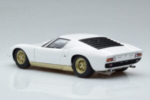 Lamborghini Miura SV Bela AUTOart 1:18 74544 Kovina – slika 7 od 8
