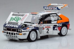 Lancia Delta HF Integrale Evoluzione #2 C. Sainz / L. Moya Tour de Corse 1993 Kyosho 1:18 08348J Kovina – slika 2 od 9