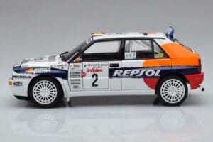 Lancia Delta HF Integrale Evoluzione #2 C. Sainz / L. Moya Tour de Corse 1993 Kyosho 1:18 08348J Kovina – slika 4 od 9
