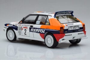 Lancia Delta HF Integrale Evoluzione #2 C. Sainz / L. Moya Tour de Corse 1993 Kyosho 1:18 08348J Kovina – slika 6 od 9
