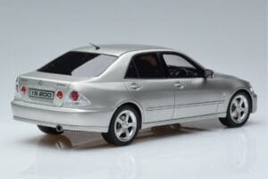 Lexus IS200 XE10 Srebrna Otto 1:18 OT991 Smola – slika 2 od 6