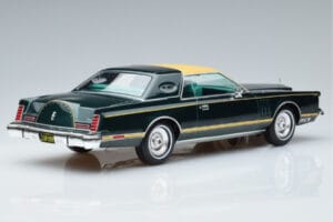 Lincoln Continental Mark V Temno Zelen MCG 1:18 MCG18404 Kovina – slika 2 od 6