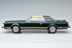 Lincoln Continental Mark V Temno Zelen MCG 1:18 MCG18404 Kovina – slika 3 od 6