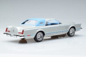 Lincoln Continental Mark V Srebrna MCG 1:18 MCG18403 Kovina – slika 2 od 6
