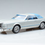 Lincoln Continental Mark V Srebrna MCG 1:18
