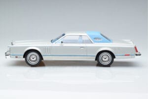 Lincoln Continental Mark V Srebrna MCG 1:18 MCG18403 Kovina – slika 3 od 6