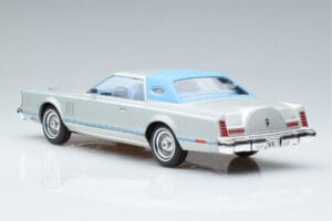 Lincoln Continental Mark V Srebrna MCG 1:18 MCG18403 Kovina – slika 5 od 6