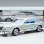 Lincoln Continental Mark V Srebrna MCG 1:18 - image 6 of 6