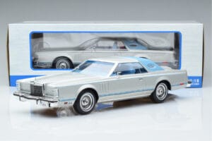 Lincoln Continental Mark V Srebrna MCG 1:18 MCG18403 Kovina – slika 6 od 6