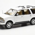 Lincoln Navigator Bel AUTOart 1:18