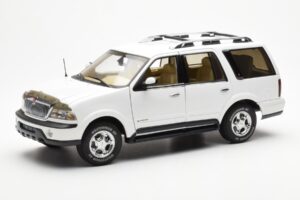 Lincoln Navigator Bel AUTOart 1:18