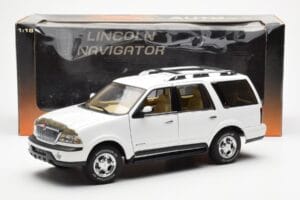 Lincoln Navigator Bel AUTOart 1:18 72761 Kovina – slika 8 od 8