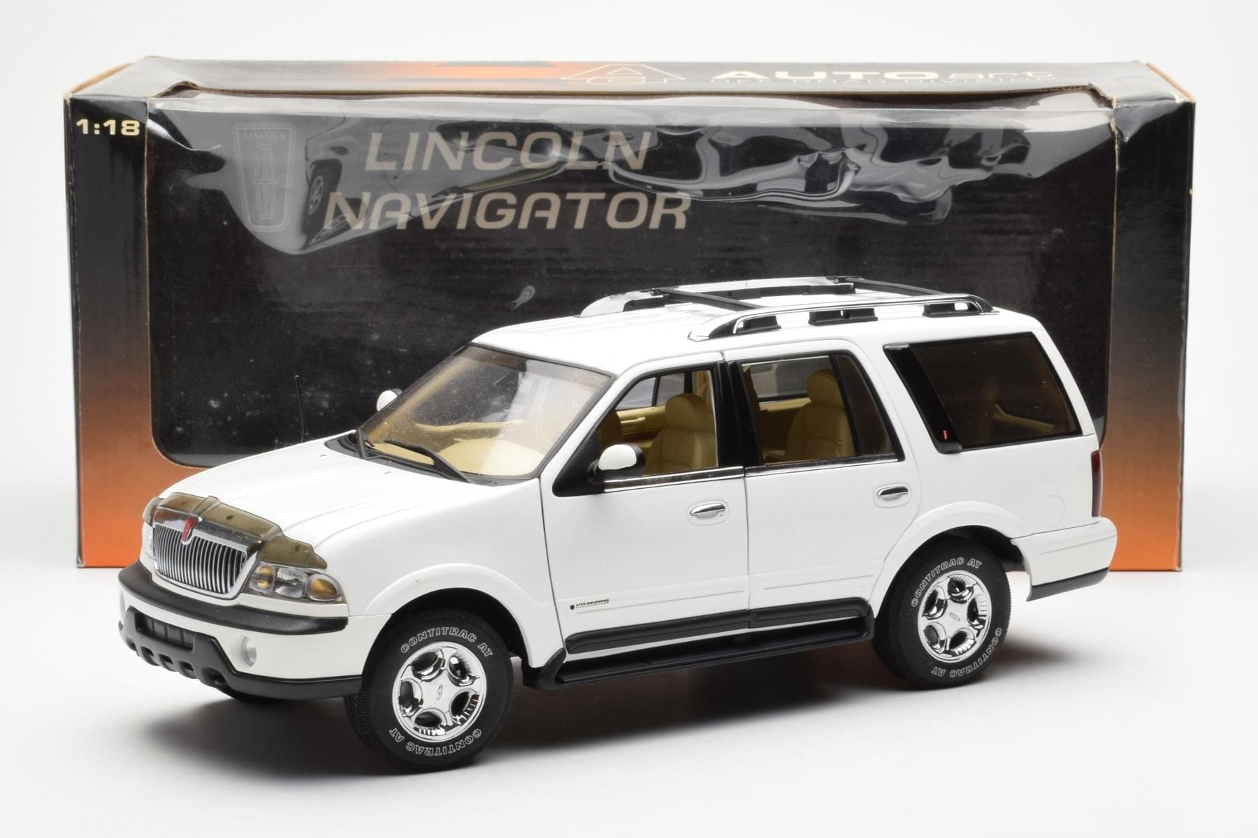 Lincoln Navigator Bel AUTOart 1:18 72761 Kovina – slika 8 od 8