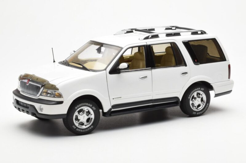 Lincoln Navigator Bel AUTOart 1:18