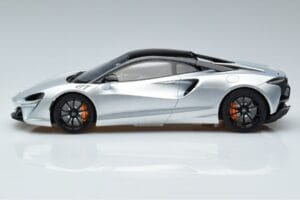McLaren Artura Srebrna GT Spirit 1:18 GT873 Smola – slika 3 od 6