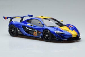 McLaren P1 GTR Modra Z Rumenimi Progami AUTOart 1:18 81542 Kompozit – slika 5 od 7