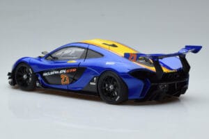 McLaren P1 GTR Modra Z Rumenimi Progami AUTOart 1:18 81542 Kompozit – slika 6 od 7