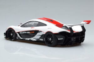 McLaren P1 GTR Sijajno Bela Z Rdečimi Progami AUTOart 1:18 81541 Kompozit – slika 6 od 7