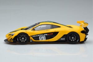 McLaren P1 GTR Rumena Z Zelenimi Progami AUTOart 1:18 81544 Kompozit – slika 4 od 7