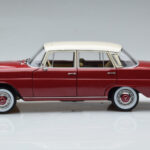 Mercedes 200 W110 Rdeč Norev 1:18 - image 5 of 7