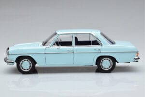 Mercedes 200 W115 Norev 1:18 183777 Kovina – slika 4 od 7