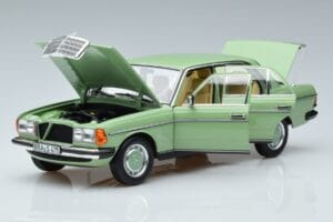 Mercedes 200 W123 Zelen Norev 1:18 183796 Kovina – slika 2 od 7