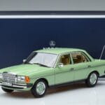 Mercedes 200 W123 Zelen Norev 1:18 183796 Kovina - image 7 of 7