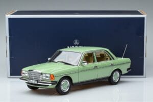 Mercedes 200 W123 Zelen Norev 1:18 183796 Kovina – slika 7 od 7