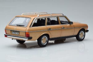 Mercedes 200T S123 Bež Norev 1:18 183738 Kovina – slika 3 od 9