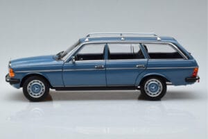 Mercedes 200T S123 Modra Norev 1:18 183737 Kovina – slika 4 od 7