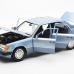 Mercedes 230E W124 Svetlo Modra Metallic Norev 1:18 - image 2 of 8