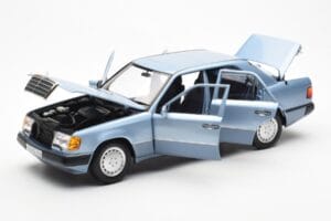 Mercedes 230E W124 Svetlo Modra Metallic Norev 1:18 183945 Kovina – slika 2 od 8