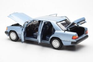 Mercedes 230E W124 Svetlo Modra Metallic Norev 1:18 183945 Kovina – slika 5 od 8