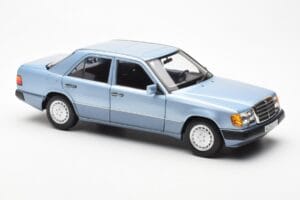 Mercedes 230E W124 Svetlo Modra Metallic Norev 1:18 183945 Kovina – slika 6 od 8