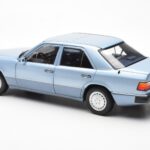 Mercedes 230E W124 Svetlo Modra Metallic Norev 1:18 - image 7 of 8