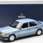 Mercedes 230E W124 Svetlo Modra Metallic Norev 1:18 - image 8 of 8