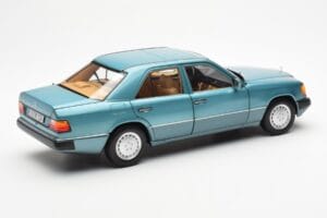 Mercedes 230E W124 Beryl Metallic Dealerska Izdaja Norev 1:18 B66040698 Kovina – slika 3 od 8