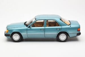 Mercedes 230E W124 Beryl Metallic Dealerska Izdaja Norev 1:18 B66040698 Kovina – slika 4 od 8