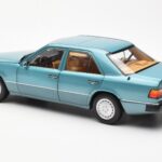 Mercedes 230E W124 Beryl Metallic Dealerska Izdaja Norev 1:18 - image 7 of 8