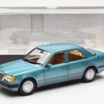 Mercedes 230E W124 Beryl Metallic Dealerska Izdaja Norev 1:18 - image 8 of 8
