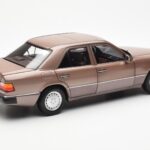 Mercedes 230E W124 Rosewood Metallic Dealerska Izdaja Norev 1:18 - image 3 of 8