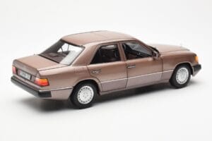 Mercedes 230E W124 Rosewood Metallic Dealerska Izdaja Norev 1:18 B66040697 Kovina – slika 3 od 8