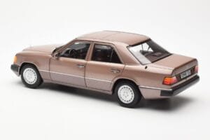 Mercedes 230E W124 Rosewood Metallic Dealerska Izdaja Norev 1:18 B66040697 Kovina – slika 7 od 8