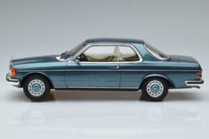 Mercedes 280 CE C123 Modra Otto 1:18 OT627 Smola – slika 3 od 6