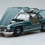 Mercedes 300 SL W198 Gullwing Zelen Norev 1:18 - image 2 of 7