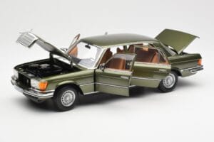 Mercedes 450SEL 6.9 W116 Zelena Metalik Norev 1:18 183455 Kovina – slika 2 od 8